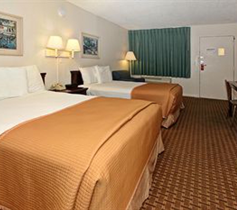 Super 8 by Wyndham Kissimmee - Kissimmee, FL