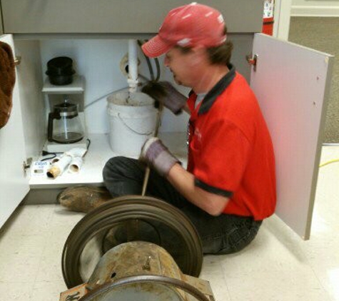 Drain Pro Sewer Service - Tuscaloosa, AL. Ross unclogging a sink drain