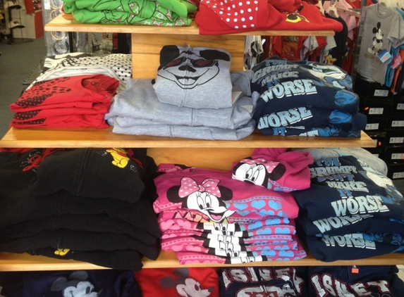 T-Shirts Outlet - Anaheim, CA
