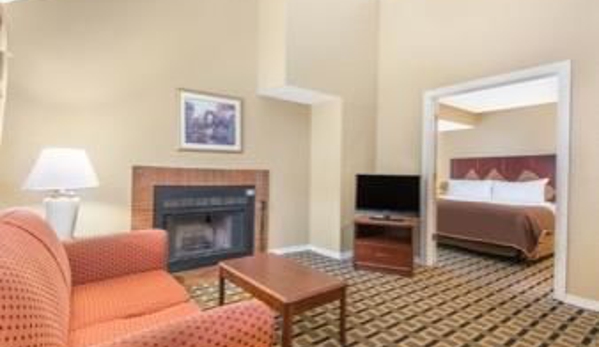 Hawthorn Suites by Wyndham Wichita East - Wichita, KS