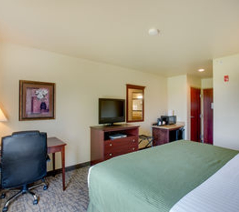 Cobblestone Inn & Suites - Clintonville, WI