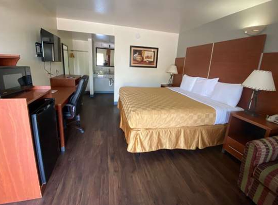 Travelodge by Wyndham Albuquerque West - Albuquerque, NM