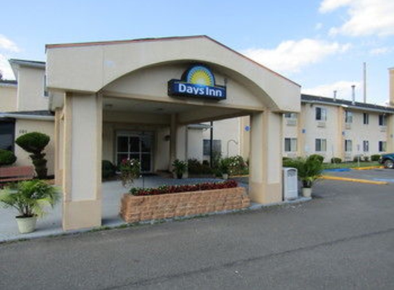 Days Inn by Wyndham Runnemede Philadelphia Area - Runnemede, NJ