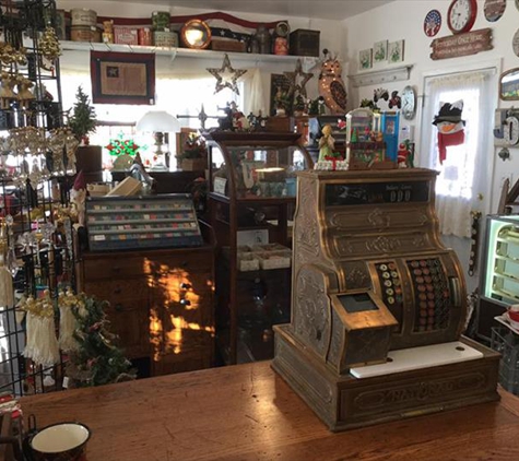 Attic Treasures Antiques & Collectables - West Liberty, IA