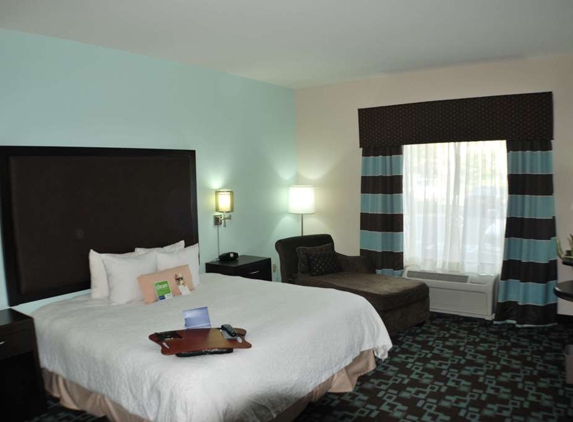 Hampton Inn & Suites Nashville @ Opryland - Nashville, TN