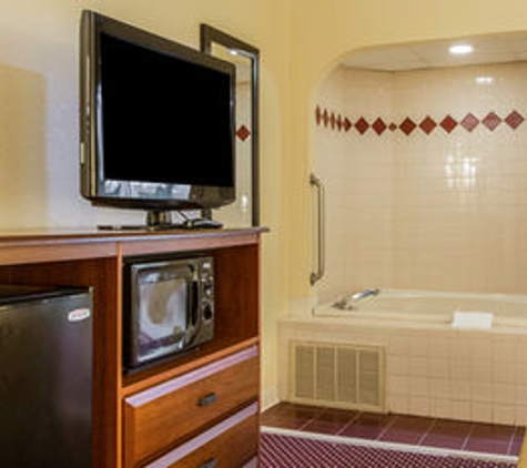 Quality Inn Fort Campbell - Oak Grove, KY