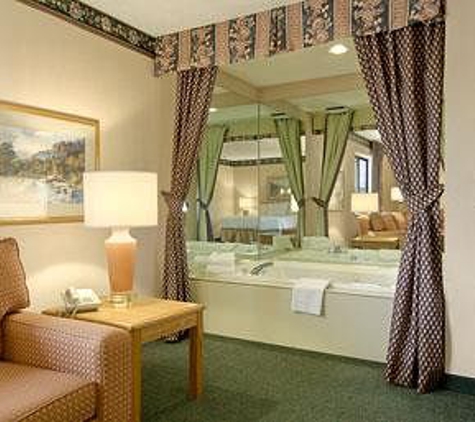 Baymont Inn & Suites - Traverse City, MI