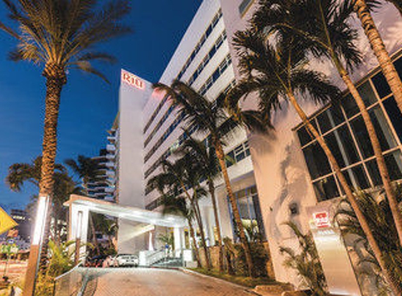 Hotel Riu Plaza Miami Beach - Miami Beach, FL