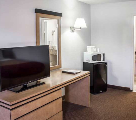 Econo Lodge - Albany, NY