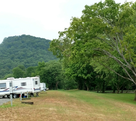 Big Wills Creek Campground Tubing & Gift Shop - Attalla, AL. Campground located on the creek