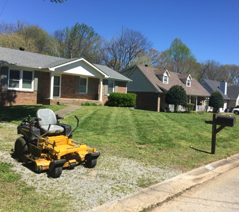 Strictly's Lawn Service - Clarksville, TN