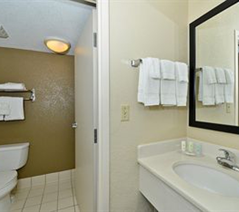 Comfort Inn & Suites Near Universal Orlando Resort-Convention Ctr. - Orlando, FL