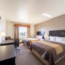 Days Inn & Suites by Wyndham San Antonio near AT&T Center - Motels