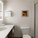 Hampton Inn Tropicana - Hotels