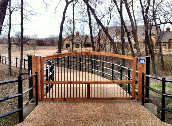 Buzz Custom Fence - Springtown, TX