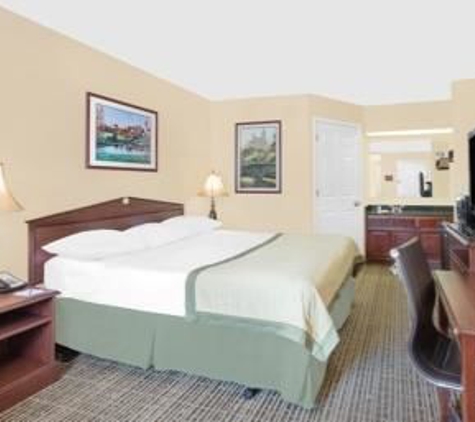 Baymont Inn & Suites - Roanoke Rapids, NC