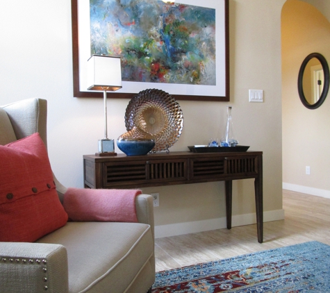 DeMarais Home Staging + Design