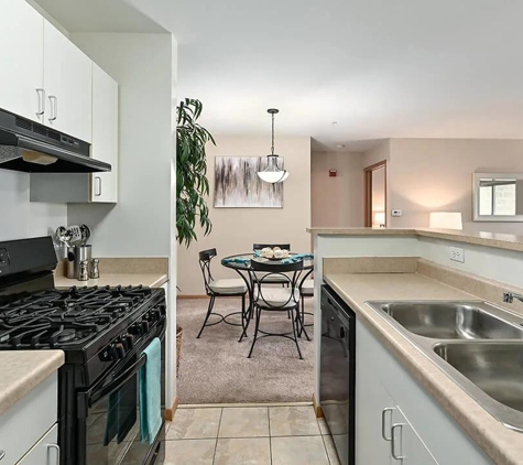 Reserve at Eagle Ridge Apartment Homes - Waukegan, IL