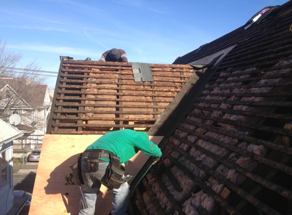 Manoly Roofing Remodeling LLC - East Haven, CT