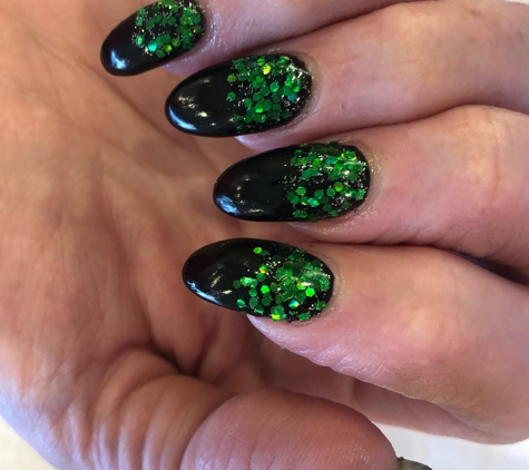 Top Nails and Spa - Auburn, WA