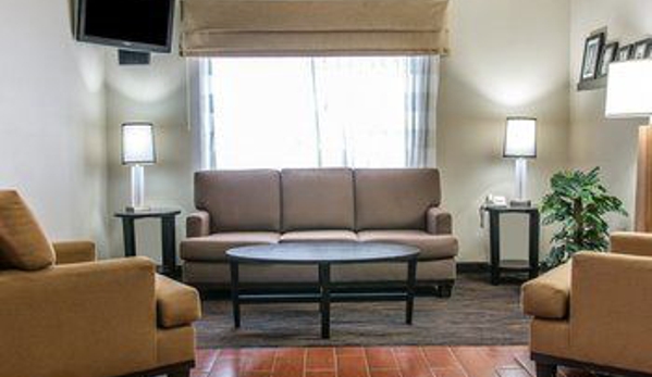 Baymont Inn & Suites - Flat Rock, MI