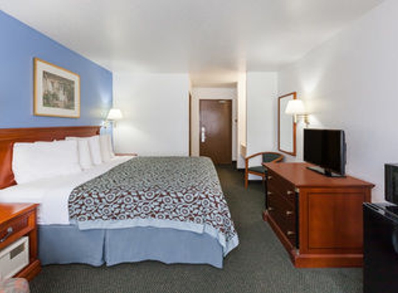 Days Inn by Wyndham Holland - Holland, MI