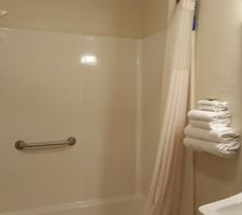 Baymont Inn & Suites - Tuscola, IL