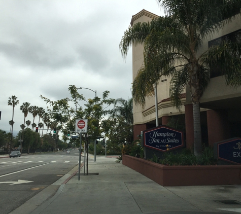 Hampton Inn and Suites Los Angeles Burbank Airport - Burbank, CA