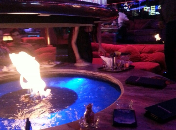 Peppermill's Fireside Lounge - Las Vegas, NV