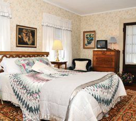 Tucker Hill Inn - Middlebury, CT