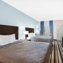 Super 8 by Wyndham Dilley TX - Hotels
