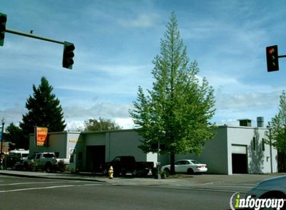 Newberg Body & Paint Inc - Newberg, OR