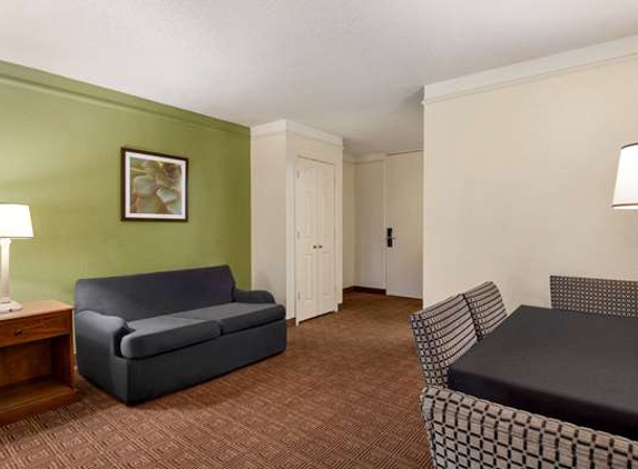 Baymont Inn & Suites - Daytona Beach, FL