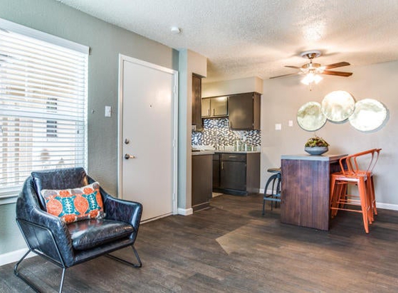 Hangar Apartments - Cedar Hill, TX