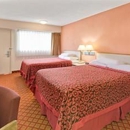 Days Inn by Wyndham Overland Park/Metcalf/Convention Center - Motels