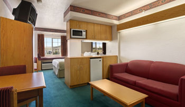 Microtel Inn & Suites by Wyndham Albuquerque West - Albuquerque, NM