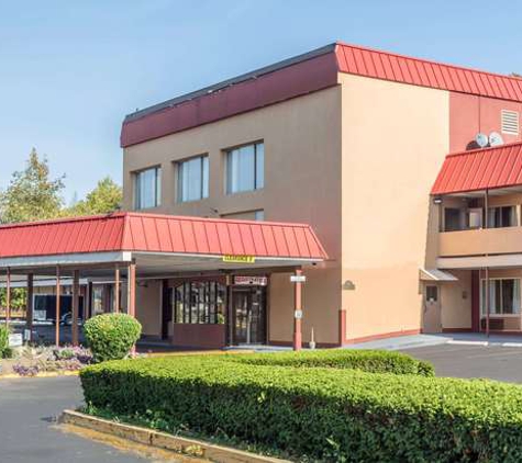 Econo Lodge - West Haven, CT