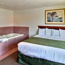 Days Inn & Suites by Wyndham Traverse City - Motels