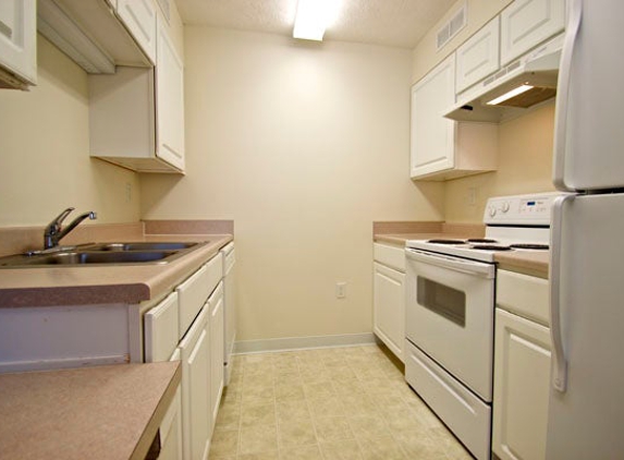 Crown Villa Apartments - Columbus, NE