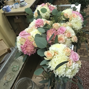 Dish GardenArT florist - Yadkinville, NC. Wedding bouquets