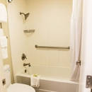 Fredericksburg Inn & Suites - Hotels