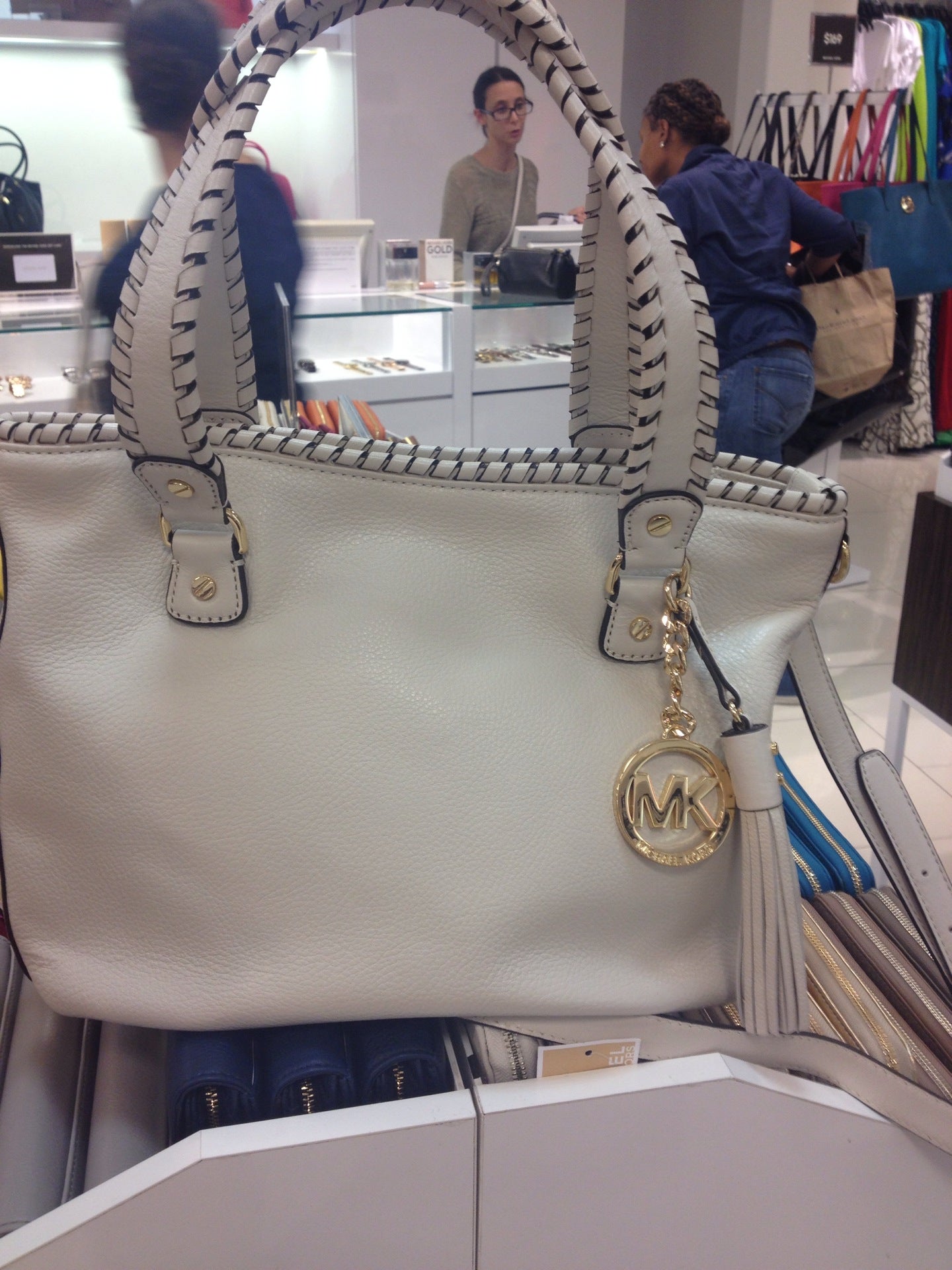 Michael Kors Outlet - Auburn Hills, MI 48326