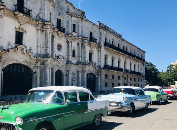 Encore Motors - Houston, TX. CUBA 2018. Used cars never looked so good!!!