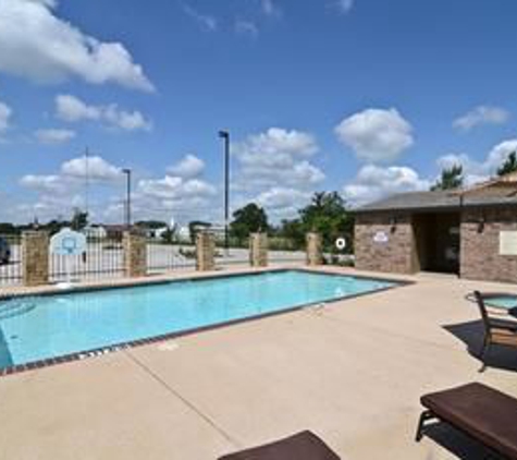 Best Western Plus Emory at Lake Fork Inn & Suites - Emory, TX