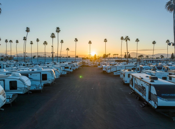 Camping World - Bakersfield, CA
