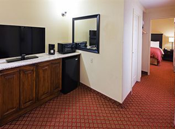 Country Inns & Suites - Oklahoma City, OK