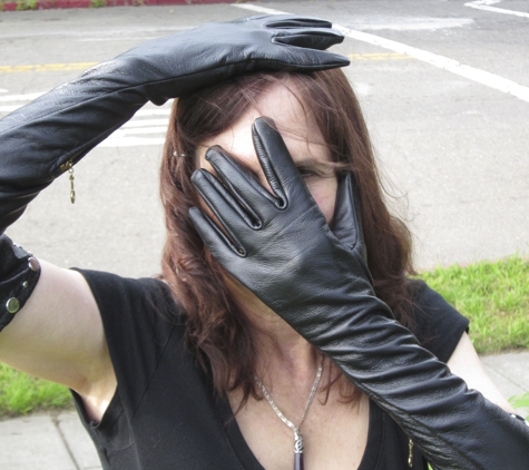 Gloves By Lorraine - Berkeley, CA