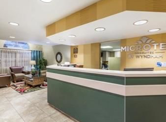 Microtel Inn & Suites by Wyndham Gulf Shores - Gulf Shores, AL