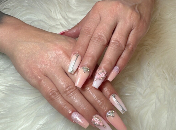 Q Nails & Spa - Moreno Valley, CA