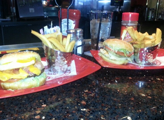 Red Robin Gourmet Burgers - Lakewood, CO